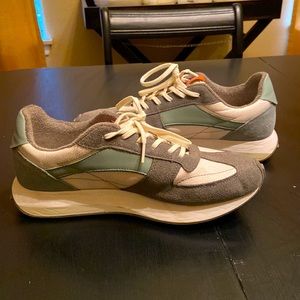 Retro Running Sneaker